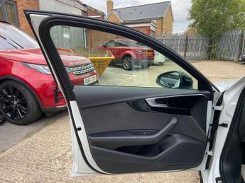 Audi A4 Avant 2.0 TDI 40 Black Edition S Tronic quattro Euro 6 (s/s) 5dr