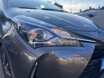 Toyota Yaris 1.5 VVT-h Icon Tech E-CVT Euro 6 (s/s) 5dr