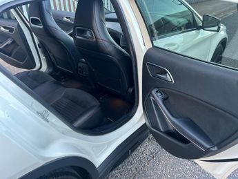 Mercedes-Benz GLA 2.1 GLA220 CDI AMG Line 7G-DCT 4MATIC Euro 6 (s/s) 5dr