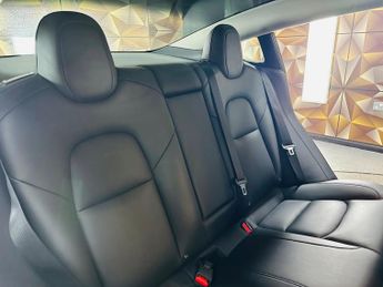 Tesla Model 3 Standard Range Plus Auto RWD 4dr