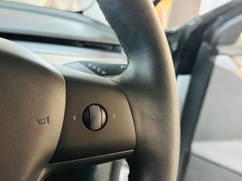 Tesla Model 3 Standard Range Plus Auto RWD 4dr