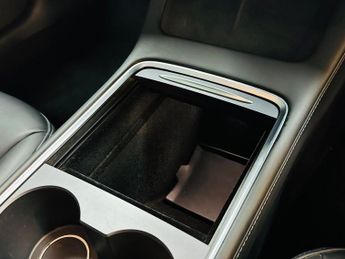 Tesla Model 3 Standard Range Plus Auto RWD 4dr