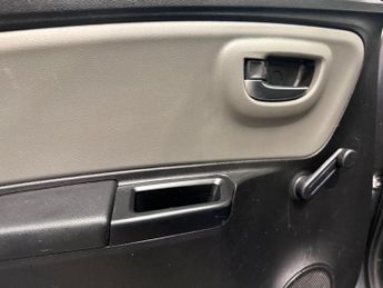 Toyota Yaris 1.5 VVT-h Icon E-CVT Euro 6 (s/s) 5dr