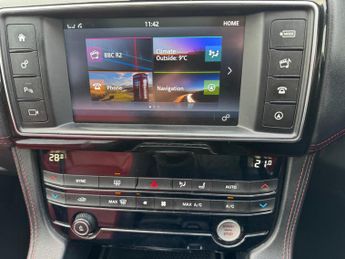 Jaguar F-PACE 2.0 D180 R-Sport Auto AWD Euro 6 (s/s) 5dr