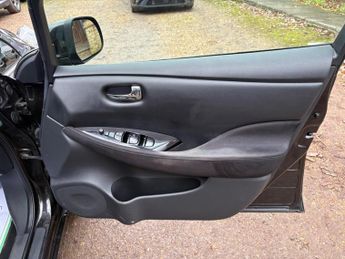 Nissan Leaf 24kWh Acenta Auto 5dr