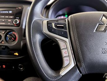 Mitsubishi L200 2.2 DI-D DC 4Life Pickup Double Cab 4dr Diesel Manual 4WD Euro 6