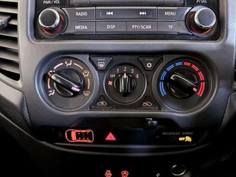 Mitsubishi L200 2.2 DI-D DC 4Life Pickup Double Cab 4dr Diesel Manual 4WD Euro 6