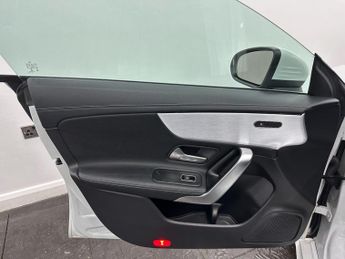 Mercedes-Benz CLA 1.3 CLA180 AMG Line Coupe 7G-DCT Euro 6 (s/s) 4dr