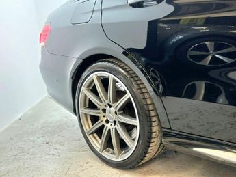 Mercedes-Benz E Class 5.5 E63 V8 BiTurbo AMG SpdS MCT Euro 6 (s/s) 4dr