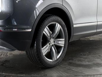 Volkswagen Tiguan 2.0 TDI BlueMotion Tech SEL DSG 4Motion Euro 6 (s/s) 5dr