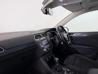 Volkswagen Tiguan 2.0 TDI BlueMotion Tech SEL DSG 4Motion Euro 6 (s/s) 5dr