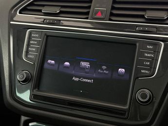 Volkswagen Tiguan 2.0 TDI BlueMotion Tech SEL DSG 4Motion Euro 6 (s/s) 5dr