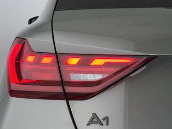 Audi A1 1.5 TFSI 35 S line Contrast Edition Sportback S Tronic Euro 6 (s