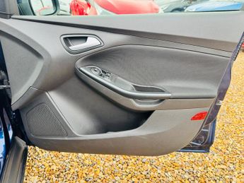 Ford Focus 1.6 TDCi Zetec Euro 5 (s/s) 5dr