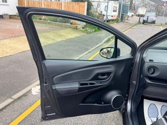 Toyota Yaris 1.5 VVT-h Excel E-CVT Euro 6 5dr (15in Alloy)