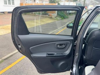 Toyota Yaris 1.5 VVT-h Excel E-CVT Euro 6 5dr (15in Alloy)