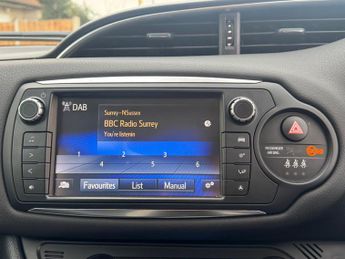 Toyota Yaris 1.5 VVT-h Excel E-CVT Euro 6 5dr (15in Alloy)
