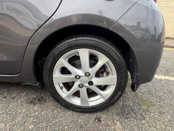 Toyota Yaris 1.5 VVT-h Excel E-CVT Euro 6 5dr (15in Alloy)