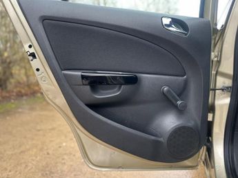 Vauxhall Corsa 1.4i 16v Club 5dr