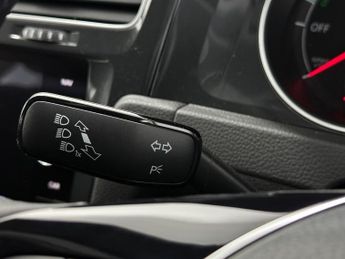 Volkswagen e-Golf 35.8kWh e-Golf Auto 5dr