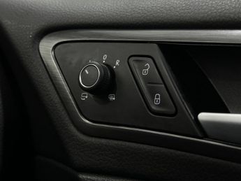 Volkswagen e-Golf 35.8kWh e-Golf Auto 5dr