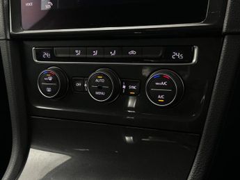 Volkswagen e-Golf 35.8kWh e-Golf Auto 5dr