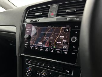 Volkswagen e-Golf 35.8kWh e-Golf Auto 5dr