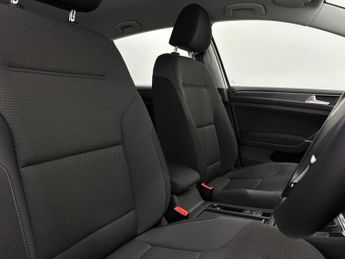 Volkswagen e-Golf 35.8kWh e-Golf Auto 5dr