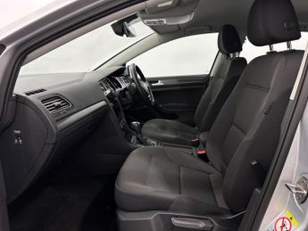 Volkswagen e-Golf 35.8kWh e-Golf Auto 5dr