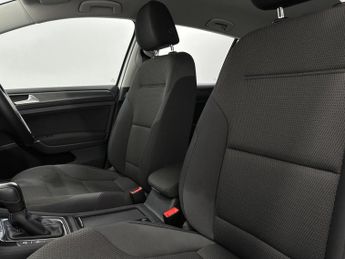 Volkswagen e-Golf 35.8kWh e-Golf Auto 5dr