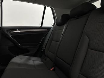 Volkswagen e-Golf 35.8kWh e-Golf Auto 5dr