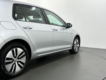 Volkswagen e-Golf 35.8kWh e-Golf Auto 5dr