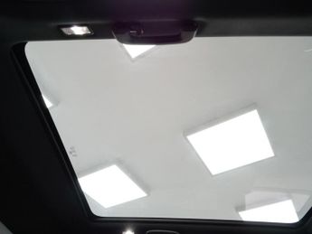 Land Rover Discovery Sport 1.5 P300e 12.2kWh R-Dynamic SE Auto 4WD Euro 6 (s/s) 5dr