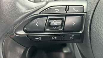 Toyota Yaris 1.5 VVT-h Design E-CVT Euro 6 (s/s) 5dr