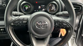 Toyota Yaris 1.5 VVT-h Design E-CVT Euro 6 (s/s) 5dr