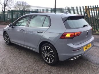 Volkswagen Golf 1.5 eTSI MHEV Style DSG Euro 6 (s/s) 5dr