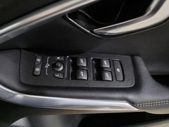 Volvo V40 1.5 T3 R-Design Edition Auto Euro 6 (s/s) 5dr