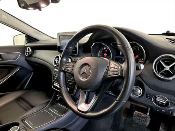 Mercedes-Benz GLA 2.1 GLA200d SE SUV 5dr Diesel 7G-DCT Euro 6 (s/s) (136 ps)