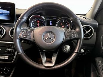 Mercedes-Benz GLA 2.1 GLA200d SE SUV 5dr Diesel 7G-DCT Euro 6 (s/s) (136 ps)