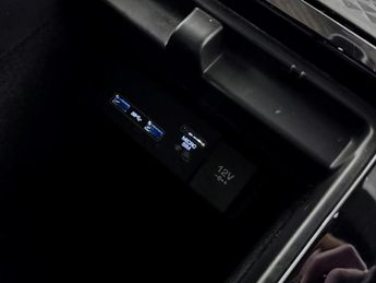 Land Rover Range Rover Evoque 1.5 P300e 12.2kWh R-Dynamic SE SUV 5dr Petrol Plug-in Hybrid Aut