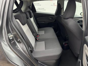 Toyota Yaris 1.5 VVT-h Icon Tech E-CVT Euro 6 (s/s) 5dr