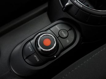 MINI Hatch 1.5 Cooper Auto Euro 6 (s/s) 3dr