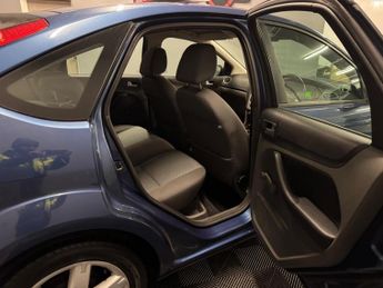 Ford Focus 1.6 Sport 5dr
