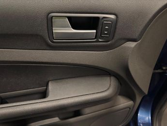 Ford Focus 1.6 Sport 5dr