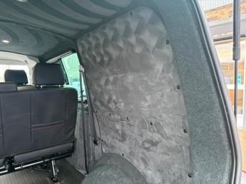 Volkswagen Transporter 2.0 TDI T32 Highline Kombi DSG FWD SWB Euro 6 (s/s) 5dr