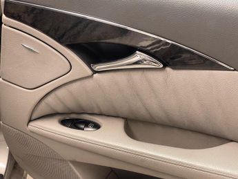 Mercedes-Benz E Class 3.2 E320 Avantgarde 4dr