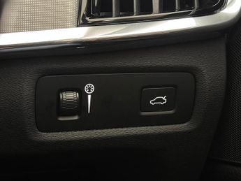 Volvo V90 Cross Country 2.0 B6 MHEV Auto AWD Euro 6 (s/s) 5dr