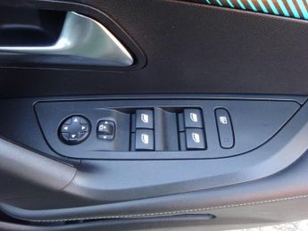 Peugeot 2008 1.2 PureTech Allure Premium + EAT Euro 6 (s/s) 5dr
