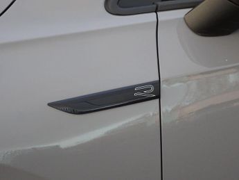 Volkswagen Golf 1.5 eTSI MHEV R-Line DSG Euro 6 (s/s) 5dr