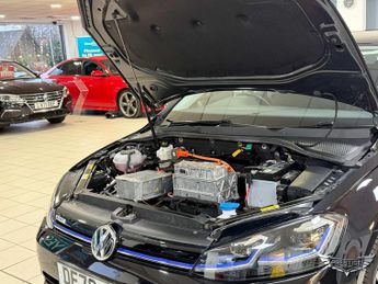Volkswagen e-Golf 35.8kWh e-Golf Auto 5dr